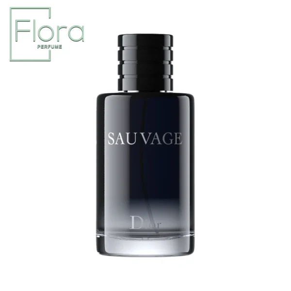 تصویری از شیشه عطر دیور ساواج را نشان می‌دهد. این شیشه به رنگ تیره و طراحی استوانه‌ای دارد. نام “SAUVAGE” به صورت برجسته و به رنگ روشن در قسمت میانی شیشه نوشته شده است. درپوش شیشه به صورت استوانه‌ای و با خطوط افقی طراحی شده، و زیر آن نام “Dior” مشاهده می‌شود. در قسمت بالا سمت چپ تصویر، لوگوی “Flora PERFUME” به چشم می‌خورد.