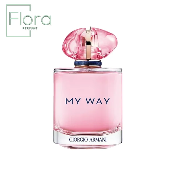 تصویری از بطری عطر Giorgio Armani My Way، که طراحی شفاف و صورتی دارد. درب بطری به شکلی زیبا و هنری، شفاف و گنبدی شکل با رنگ صورتی دیده می‌شود. نام “MY WAY” به رنگ تیره روی بدنه بطری نوشته شده و در پایین بطری نام “GIORGIO ARMANI” دیده می‌شود. لوگوی “Flora PERFUME” در گوشه تصویر قرار دارد