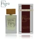 تصویر شامل یک بطری عطر و جعبه آن با طراحی زیبا مربوط به برند “Flora Perfume” است. بطری عطر شفاف بوده و دارای درپوش چوبی است. روی بطری، نام برند و جزئیاتی مانند حجم محصول (100 میلی‌لیتر) و تصویر گل درج شده است. جعبه عطر در کنار بطری قرار گرفته و دارای رنگ‌بندی شیک (ترکیب قرمز تیره و طلایی) با متنی شامل نام برند و مشخصات محصول است. قسمت پایین تصویر دارای انعکاس شیشه‌ای است که جلوه بصری خاصی به طراحی داده است.